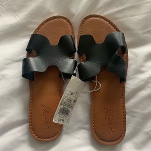 NWT - UNIVERSAL THREAD JENNY SANDALS,  6 1/2